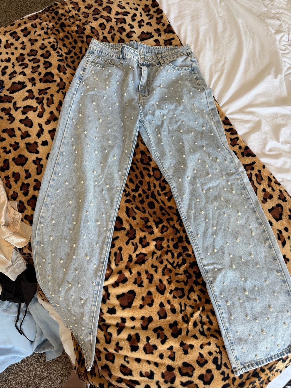 SHEIN Light Blue Pearl-Studded Wide Leg Jeans